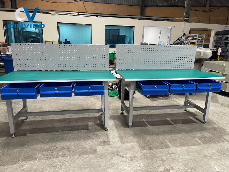 Bàn thao tác nhà xưởng là gì?