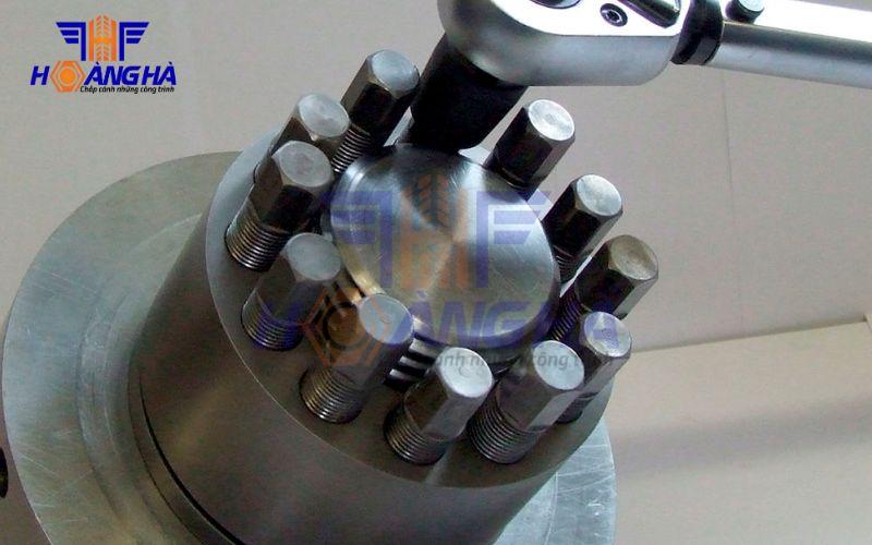 Bulong inox là gì? Bảng kích thước tiêu chuẩn và giá tham khảo