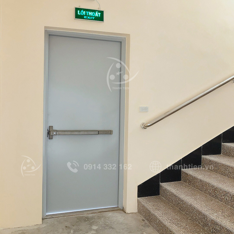 Lỗi thường gặp khi lắp đặt cửa thoát hiểm và cách khắc phục