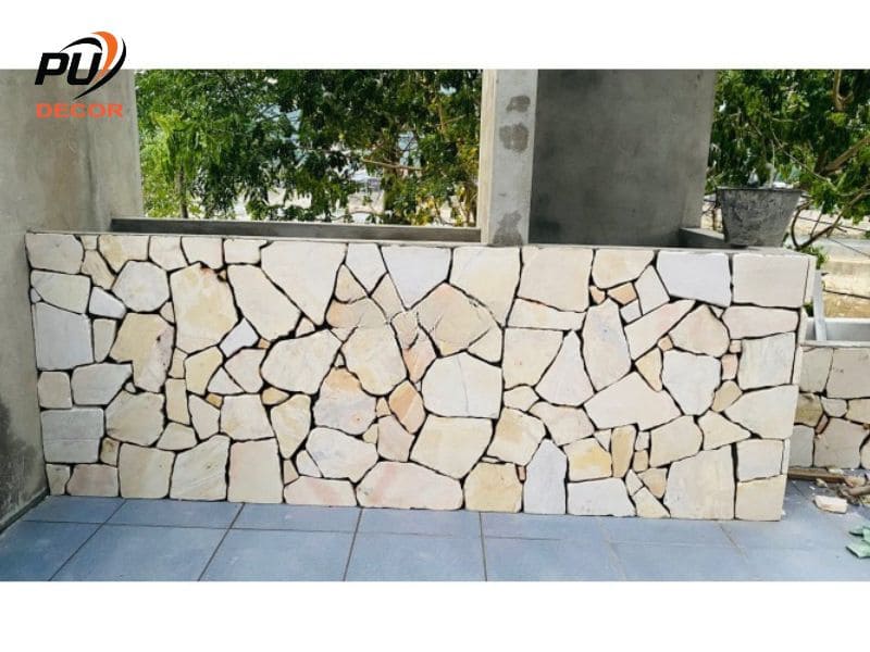 Ưu điểm nổi bật của đá rối ốp chân tường